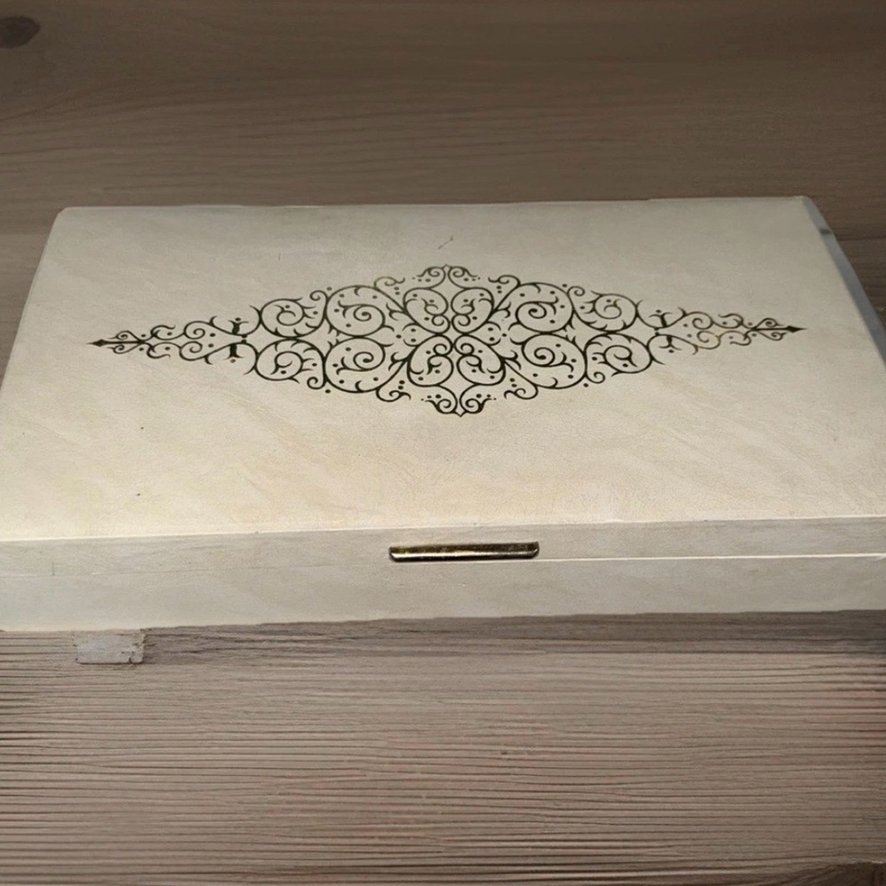 Vtg Cream w/Gold Trim Jewelry Box w/Mirror - Tundra Japan - GUC